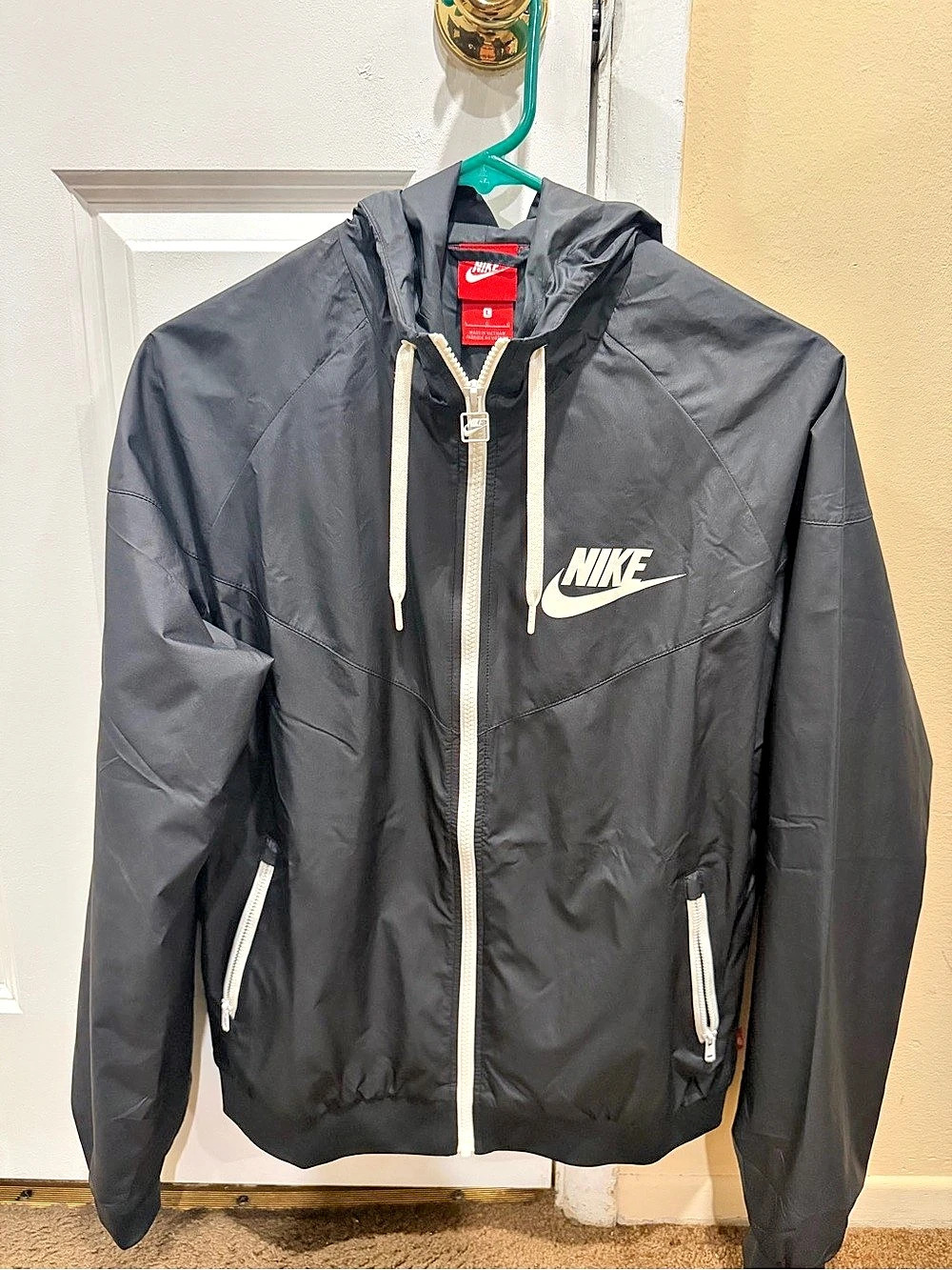 Nike Sportswear Windrunner Hooded Jacket women’s Black Windbreaker Size Large